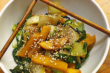 Schnelles Pak Choi-Karotten-Gemüse