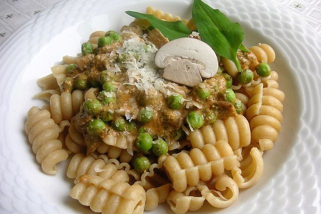 Nudeln mit Erbsen-Champignon-Tomatensoße von 98reinhold| Chefkoch