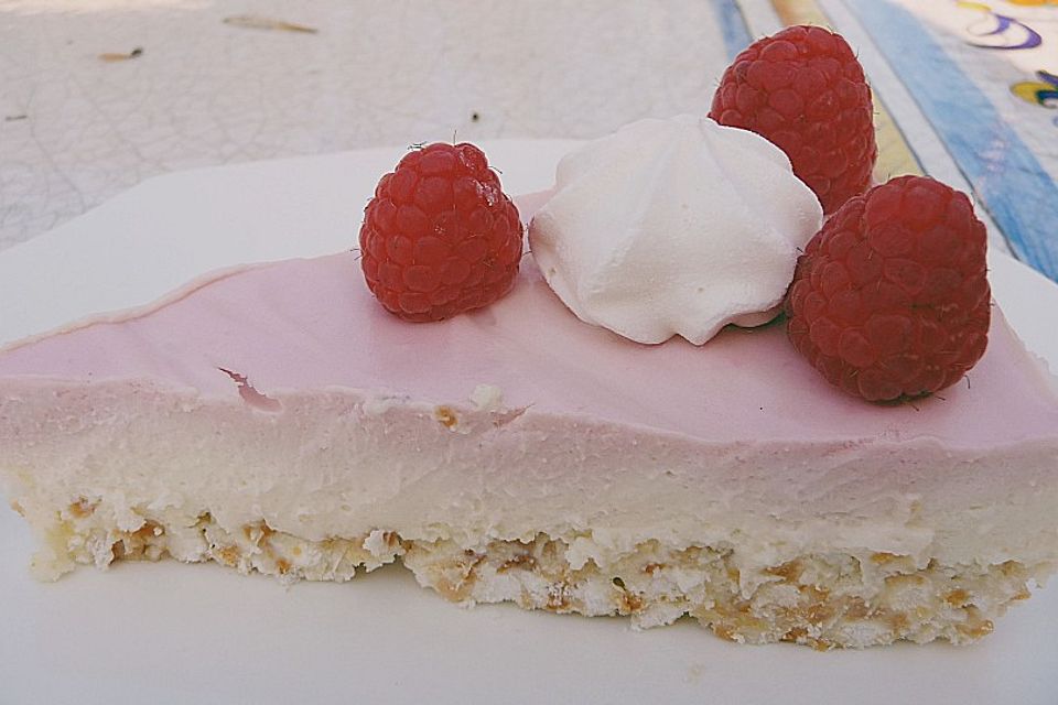 Himbeer-Mascarpone Torte auf Baiser