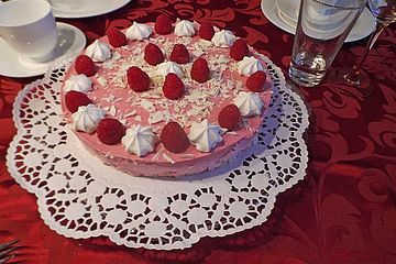 Himbeer-Mascarpone Torte auf Baiser