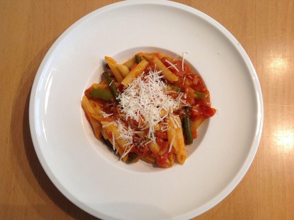 Pasta mit scharfer Bohnen-Tomaten Sauce von miss-emily-erdbeer| Chefkoch