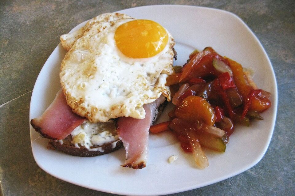 Schinkenei auf Toast