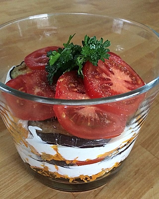 Auberginen-Tomaten-Schichtsalat