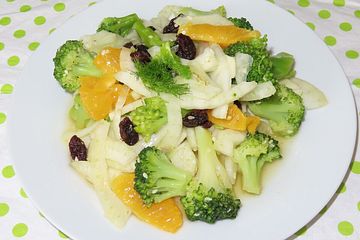 Orientalischer Brokkoli-Fenchelsalat