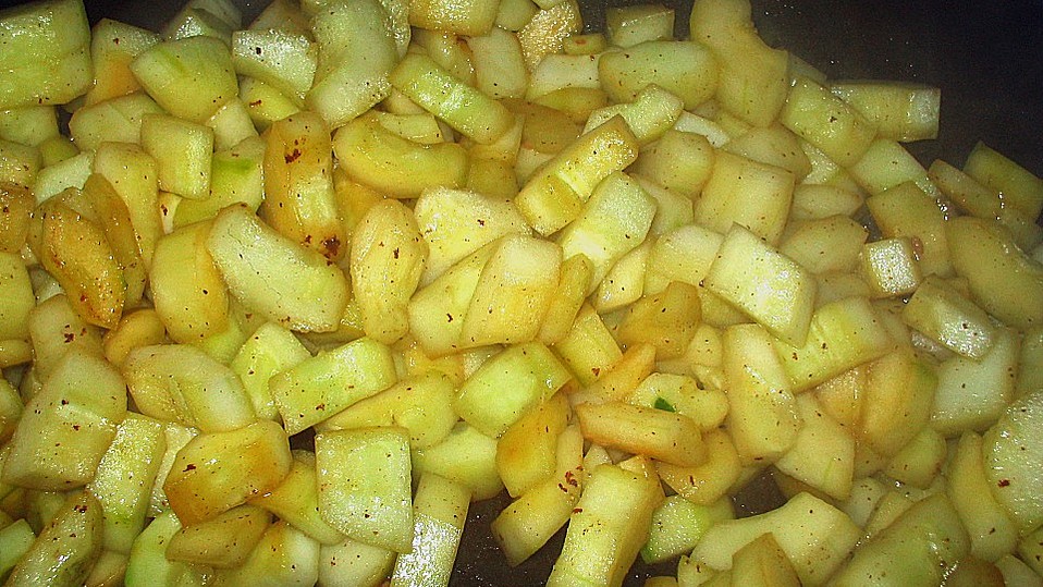 Schmorgurkenpfanne mit Wurstbällchen von Mysteria