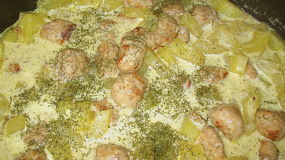 Schmorgurkenpfanne mit Wurstbällchen von Mysteria