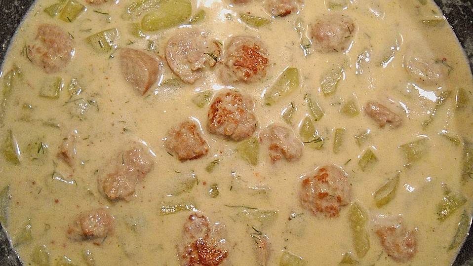Schmorgurkenpfanne mit Wurstbällchen von Mysteria