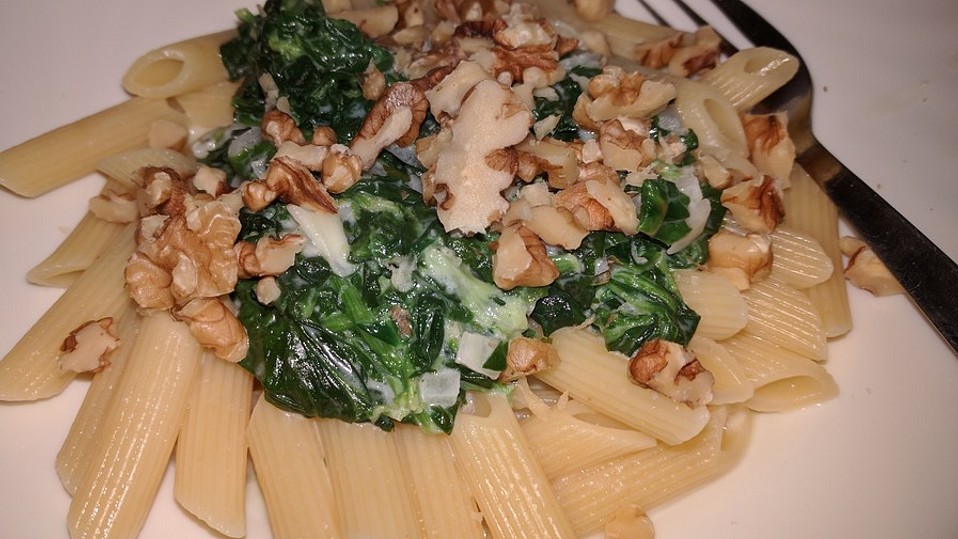 Penne mit Baby-Blattspinat in Gorgonzola-Walnuss-Sauce von Corela1 Penne mit Baby-Blattspinat in Gorgonzola-Walnuss-Sauce von Corela1