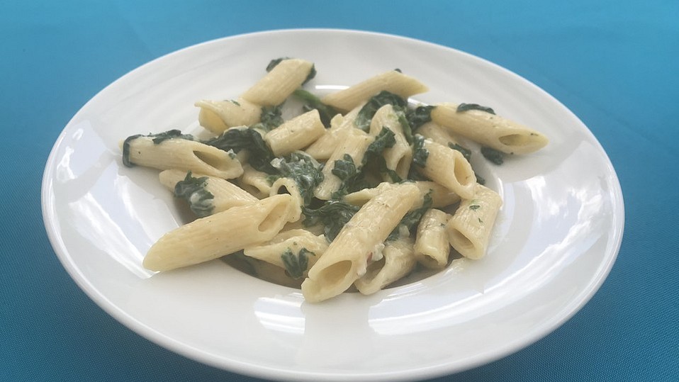 Penne mit Baby-Blattspinat in Gorgonzola-Walnuss-Sauce von Corela1 Penne mit Baby-Blattspinat in Gorgonzola-Walnuss-Sauce von Corela1