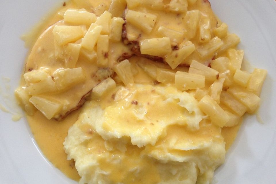 Kasseler mit Ananas in Sauce Hollandaise