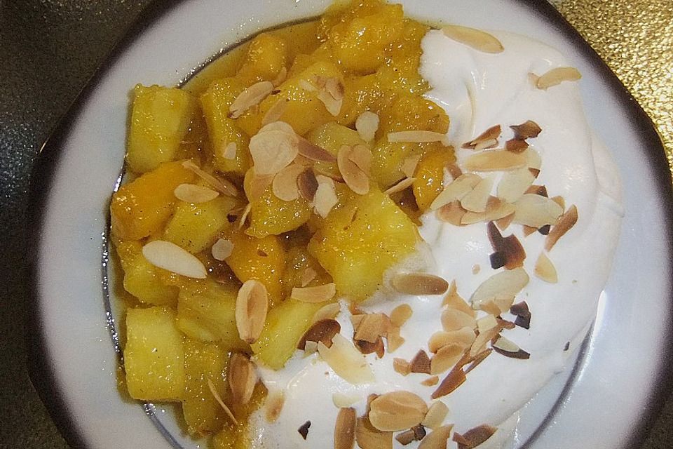 Karamellisierte Mango-Ananas