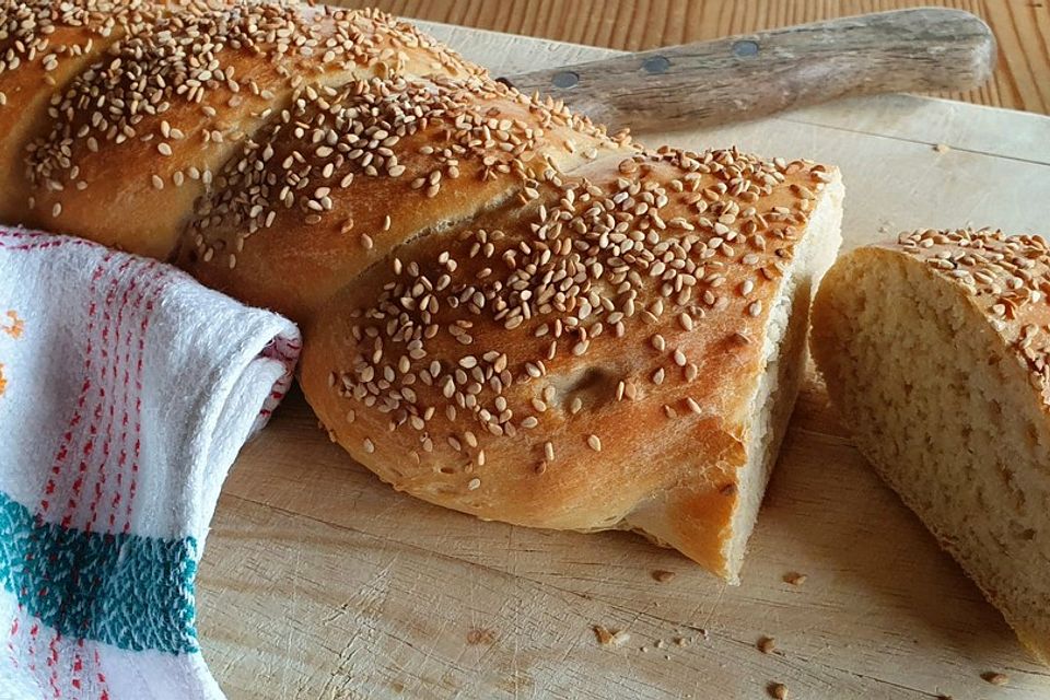 Milchbrötchen mit Sesamkruste