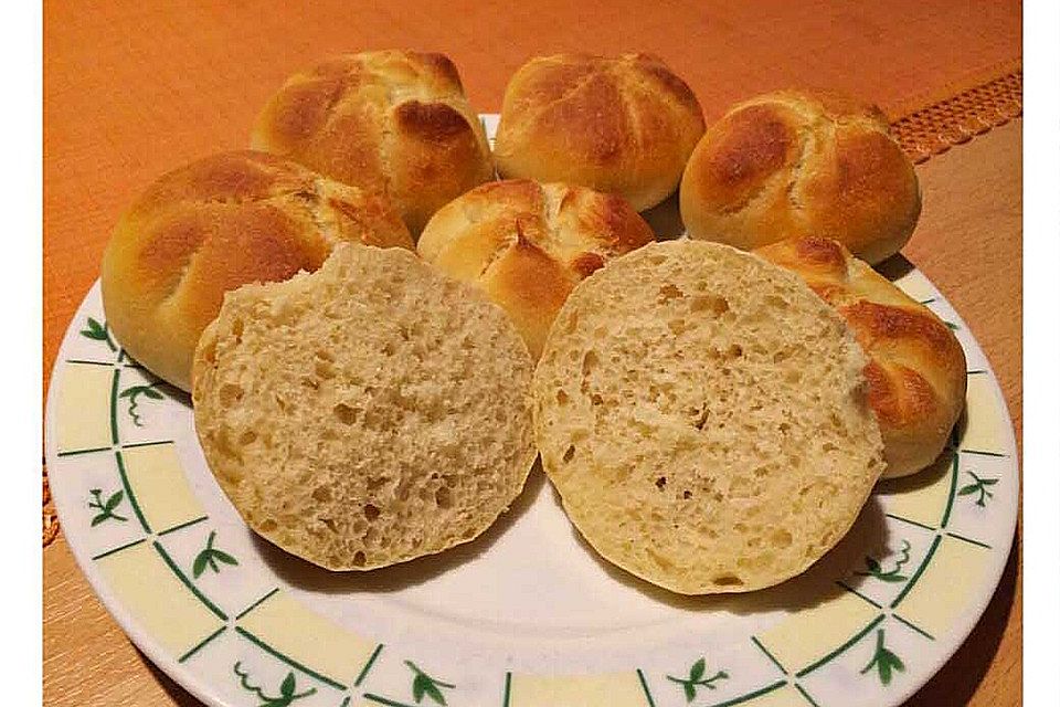 Milchbrötchen mit Sesamkruste