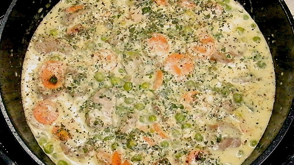 Bandnudeln mit Putenstreifen und Gemüse in Weißwein-Käsesauce von mawiia