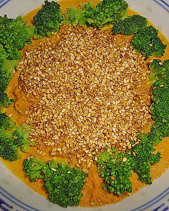 Möhren-Sesam-Brokkolisuppe