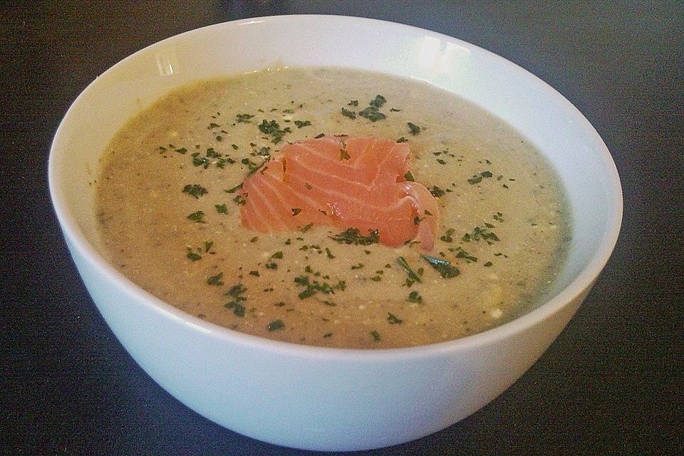 Zucchinicremesuppe mit Lachs