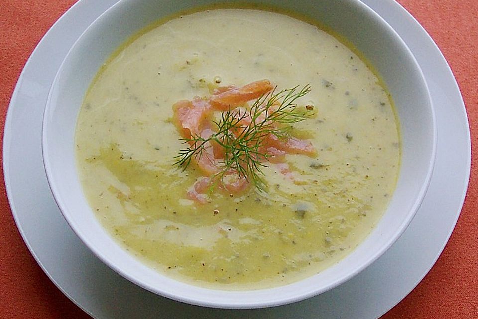 Zucchinicremesuppe mit Lachs