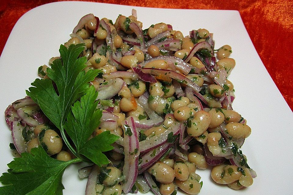 Piyaz; weißer türkischer Bohnensalat