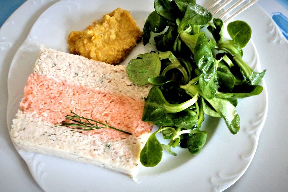 Fischpastete von geräuchertem Lachs und Forellenfilets