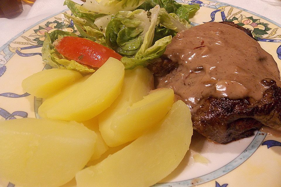 Rindersteaks mit Rotwein-Zwiebel Sahnesauce