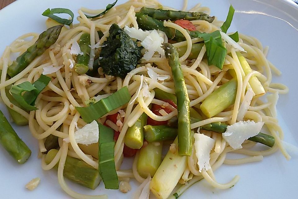 Spaghetti mit Spargel und Bärlauch