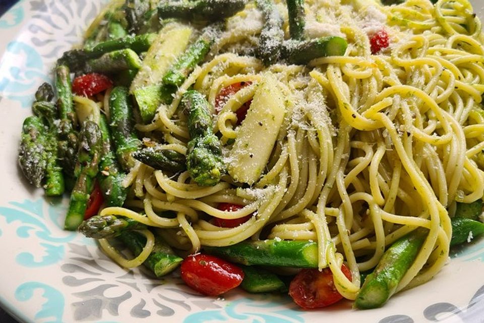 Spaghetti mit Spargel und Bärlauch