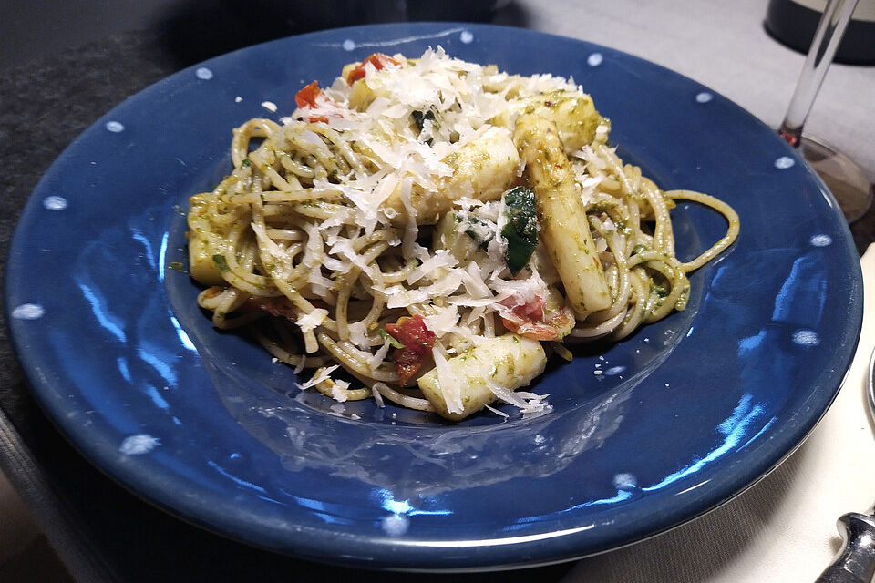 Spaghetti mit Spargel und Bärlauch