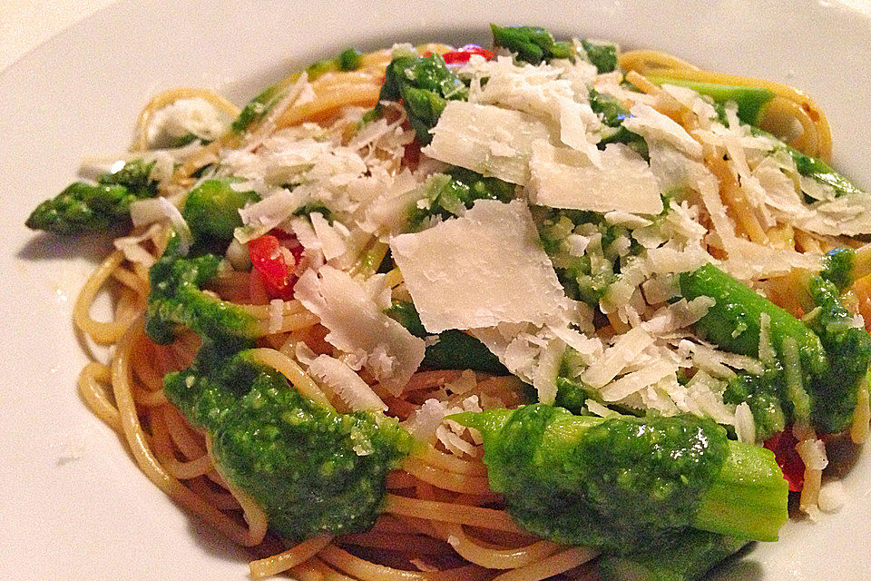 Spaghetti mit Spargel und Bärlauch