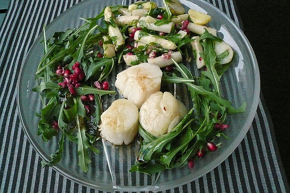 Spargel-Kartoffel Salat mit gebratenen Jakobsmuscheln