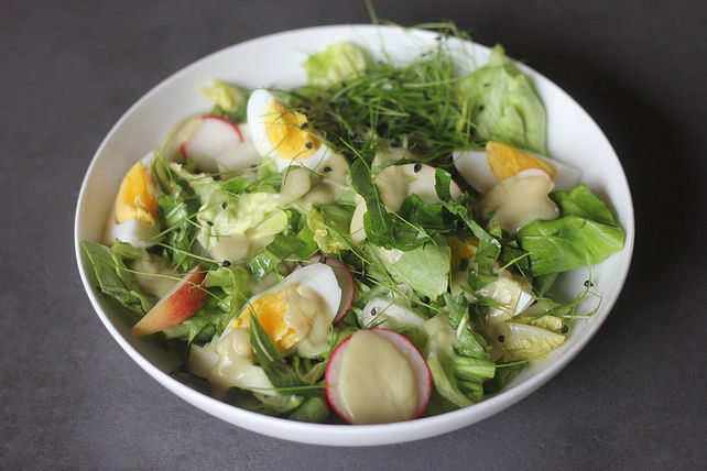 Saisonsalat mit frühlingsfrischen Kräutern von kleinehobbits| Chefkoch