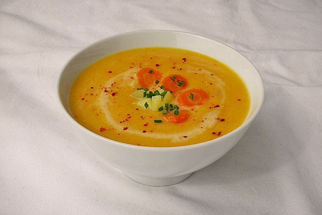 Möhrencremesuppe mit Ingwer und Kohlrabi von cjonat| Chefkoch