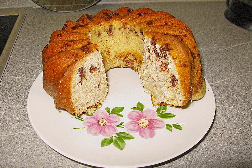 leckerer Kuchen mit Schokostückchen