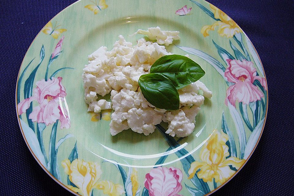 Blumenkohlsalat mit Joghurt-Mayo-Dressing Blumenkohlsalat mit Joghurt-Mayo-Dressing