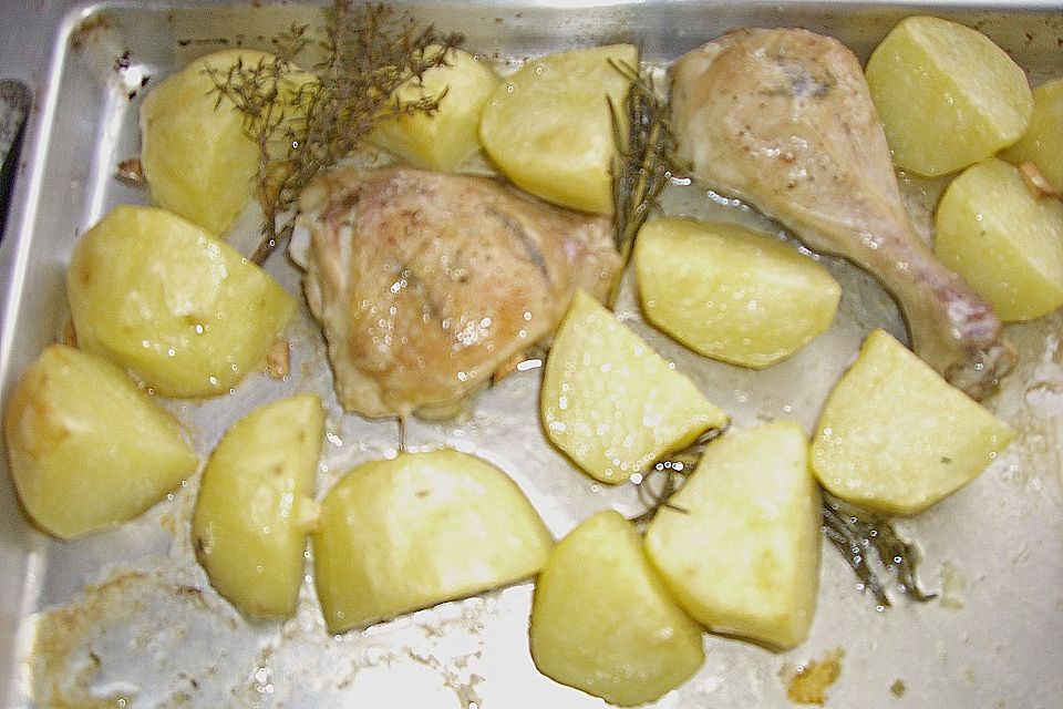 Hähnchen vom Blech mit Kartoffeln und Kräutern