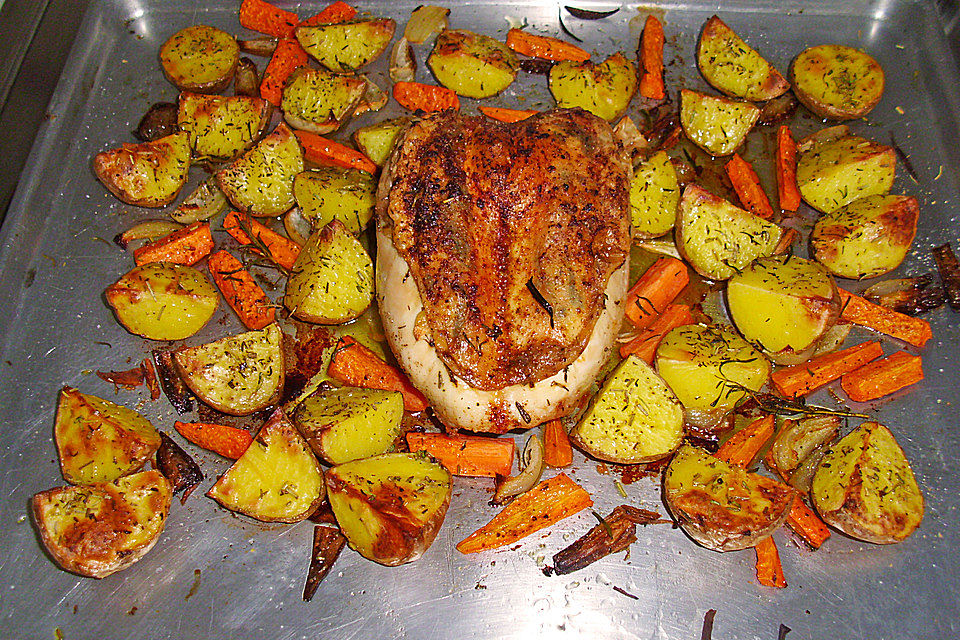 Hähnchen vom Blech mit Kartoffeln und Kräutern