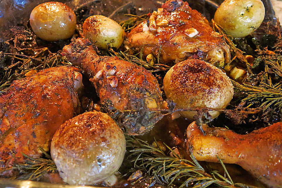 Hähnchen vom Blech mit Kartoffeln und Kräutern