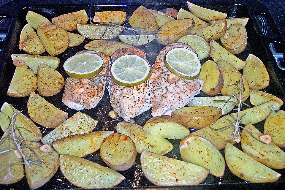 Hähnchen vom Blech mit Kartoffeln und Kräutern