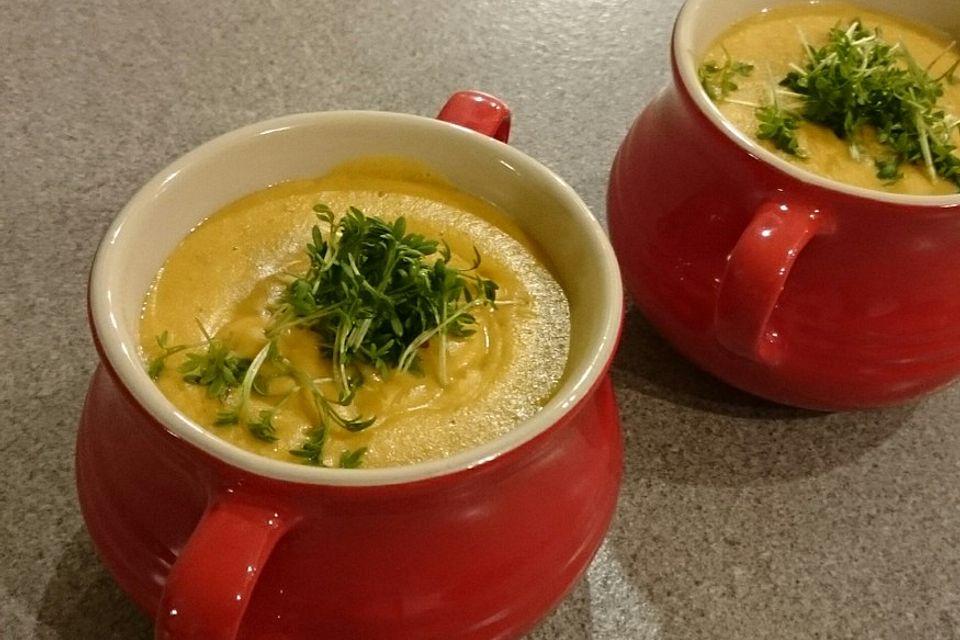 Indische Linsensuppe mit Kreuzkümmel-Zwiebeln