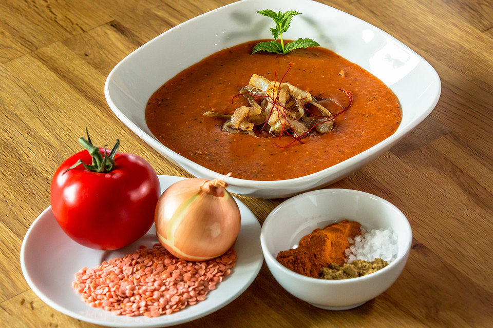 Indische Linsensuppe mit Kreuzkümmel-Zwiebeln