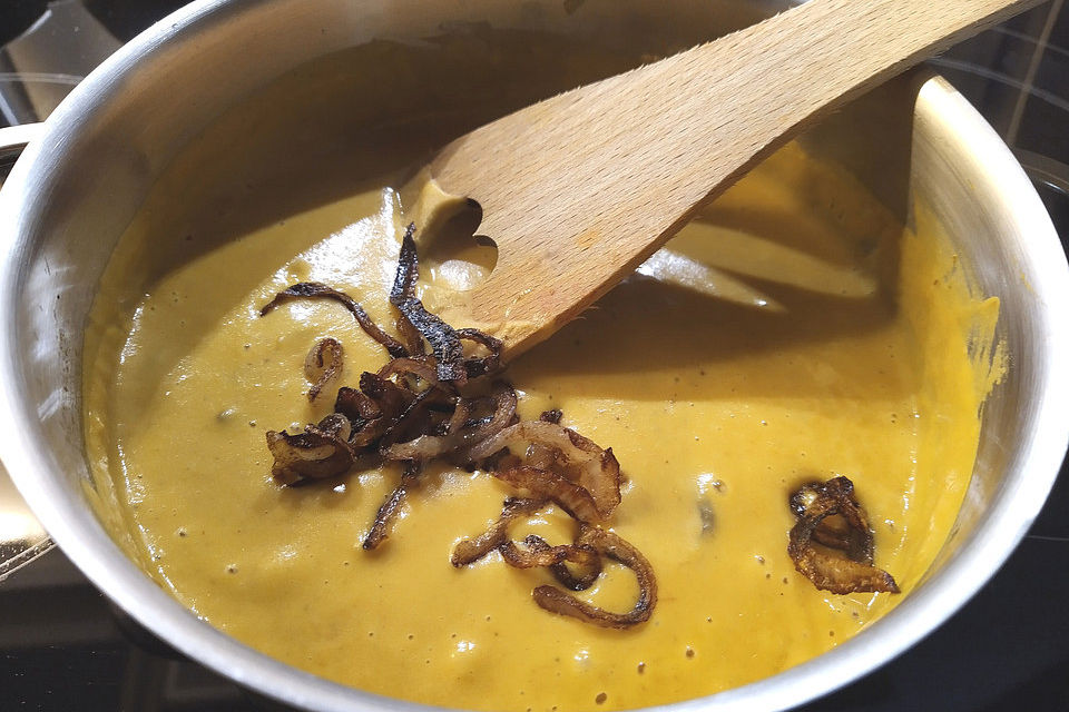 Indische Linsensuppe mit Kreuzkümmel-Zwiebeln