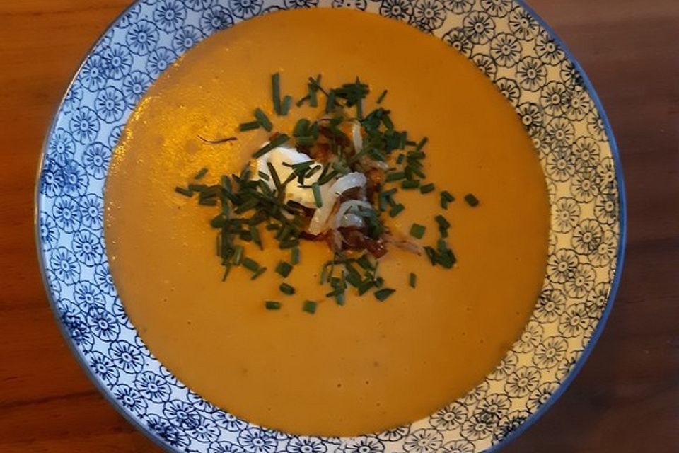 Indische Linsensuppe mit Kreuzkümmel-Zwiebeln