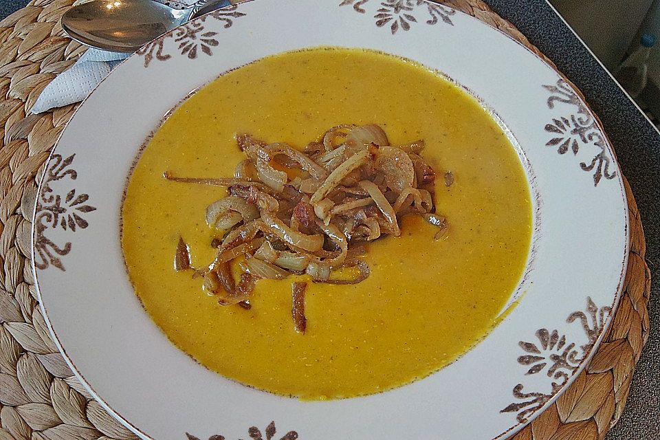 Indische Linsensuppe mit Kreuzkümmel-Zwiebeln