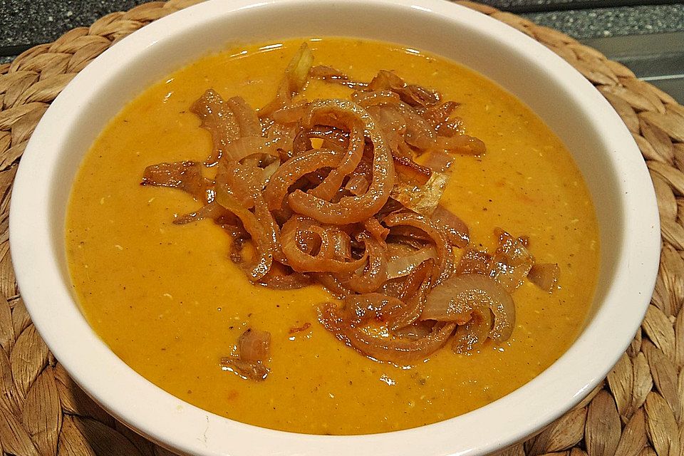 Indische Linsensuppe mit Kreuzkümmel-Zwiebeln