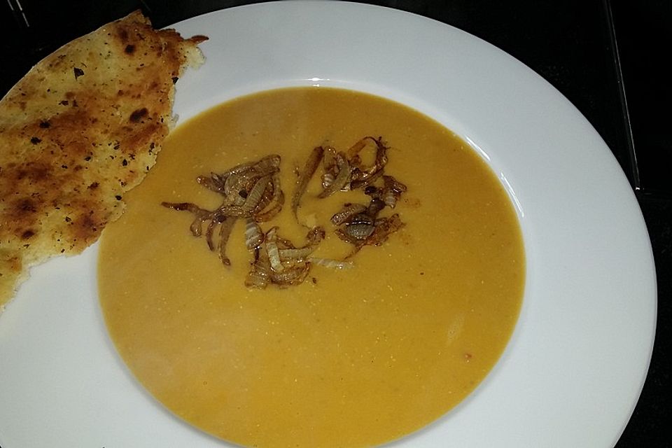 Indische Linsensuppe mit Kreuzkümmel-Zwiebeln