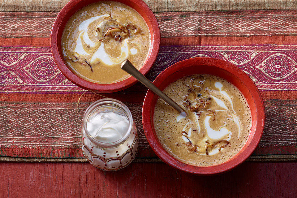 Indische Linsensuppe mit Kreuzkümmel-Zwiebeln