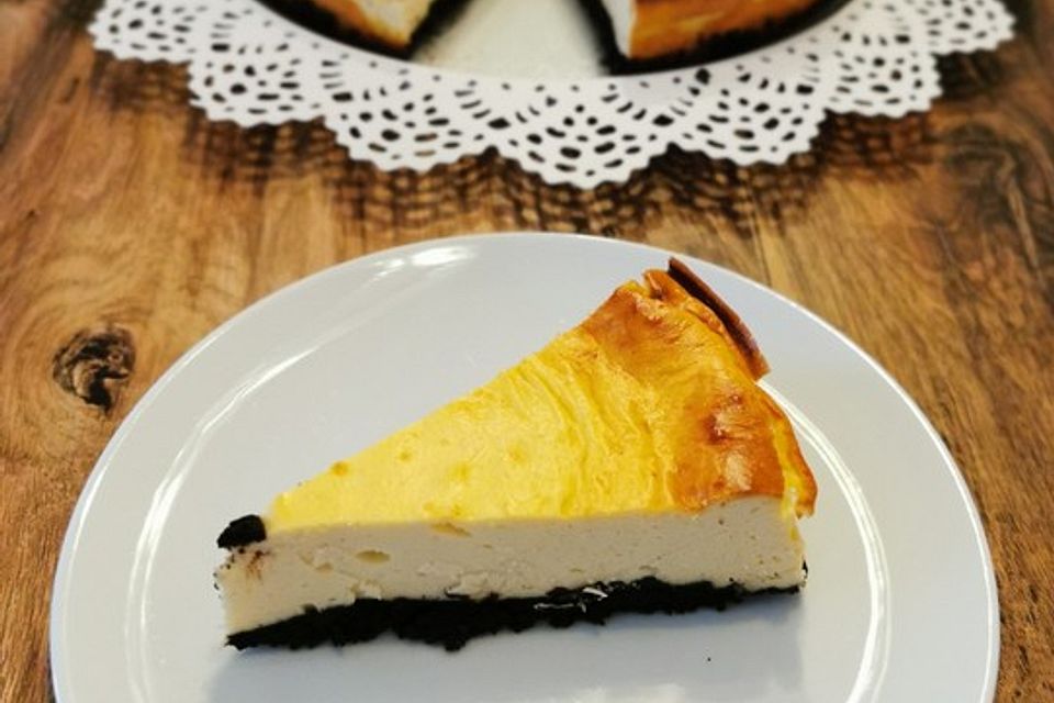 Käsekuchen mit Oreo-Keksboden