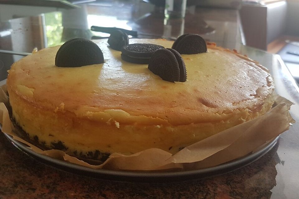 Käsekuchen mit Oreo-Keksboden