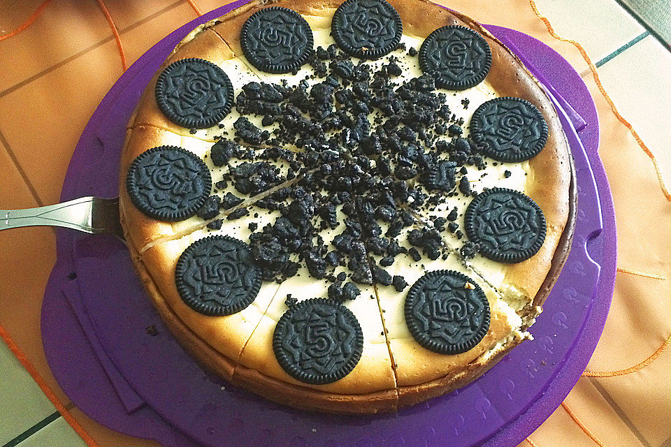 Käsekuchen mit Oreo-Keksboden