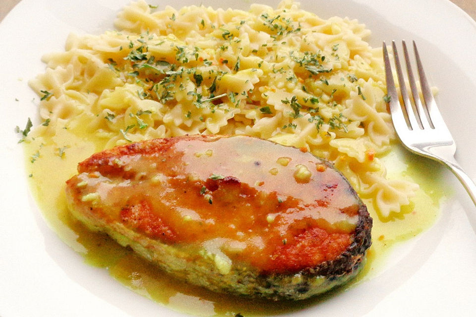 Lachs-Steak mit Curry-Orangen-Creme