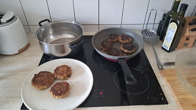 Feine Frikadellen aus Weißkohl und Grünkern von kochwütiges